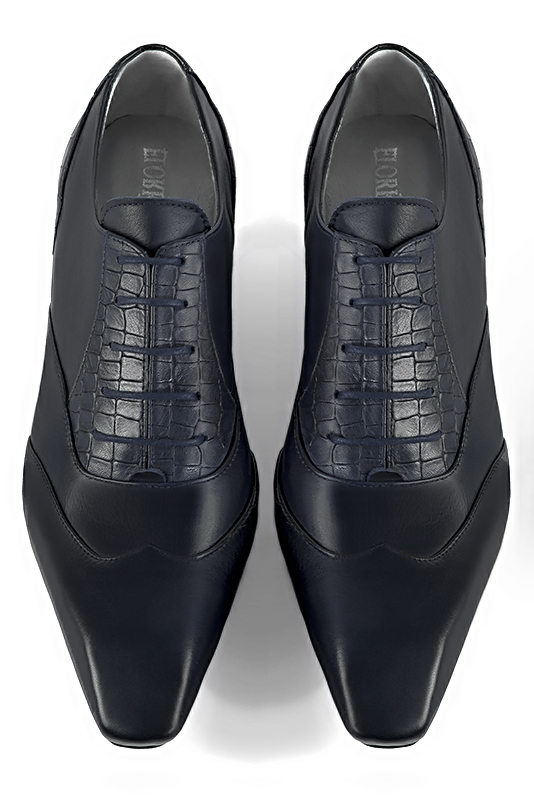 Navy blue lace-up dress shoes for men. Square toe. Flat leather soles. Top view - Florence KOOIJMAN